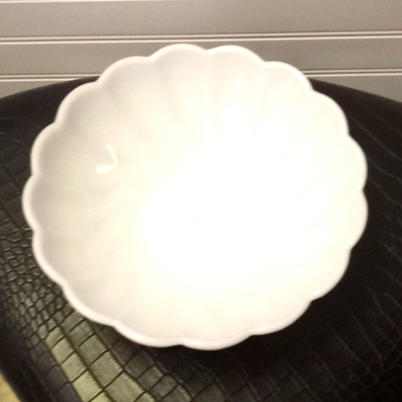 Scalloped Milk Glass Bowl - Picture 5 of 8